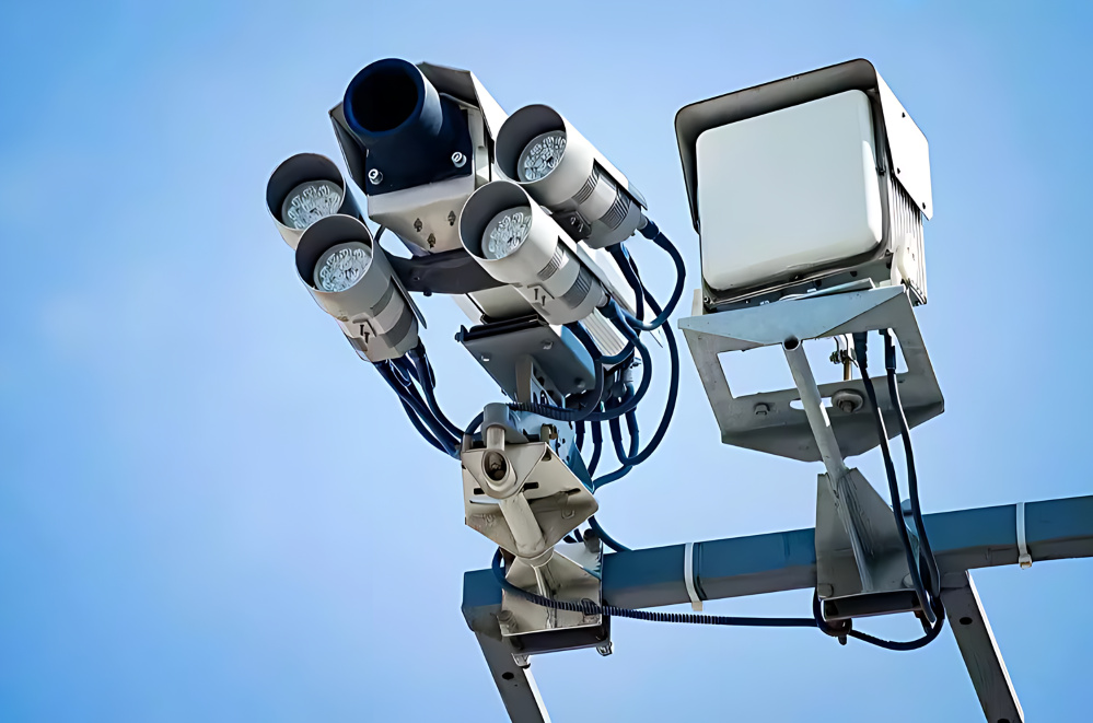 Камера фиксирующая нарушения ПДД: полный обзор 2025